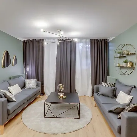 Beautiful And Spacious Flat In Trendy Oberkampf شقة باريس